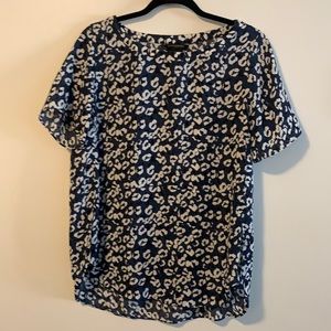 Like New Banana Republic flutter sleeve blouse sized Large